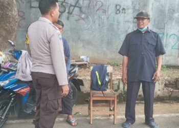 Sambangi Ojeg Pangkalan,Unit Patroli Polsek Lembursitu Beri Himbauan Kamtibmas