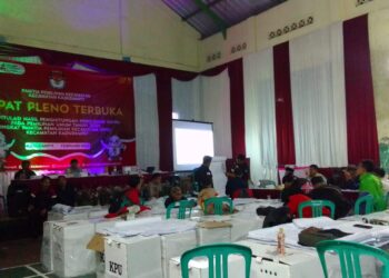 Rapat pleno terbuka PPK kecamatan Kadudampit telah selesai dilaksanakan, Personil Polsek Kadudampit Laksanakan Pengamanan