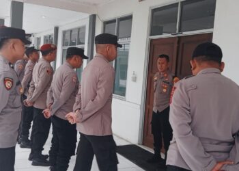 Apel Serah Terima Piket Pengamanan di Sekretariat GOR UNLIP Gudang Logistik Pemilu PPK Citamiang Kota Sukabumi