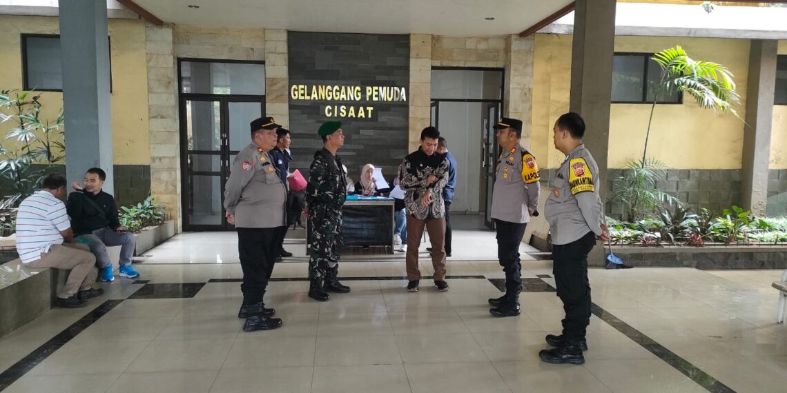 Sidang Pleno Tingkat PPK, Polsek Cisaat Tingkatkan Pengamanan Gudang Logistik PPK