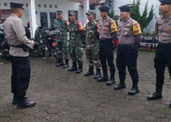 Personel Gabungan TNI POLRI Laksanakan Apel Kesiapan Pengamanan Sidang Pleno Rekapitulasi Perolehan Suara Pemilu 2024 Tingkat Kecamatan Cireunghas Di Hari Ke-3