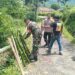 Cegah Bencana Susulan, Bhabinkamtibmas Polsek Sukaraja Datangi Lokasi Tanah Longsor