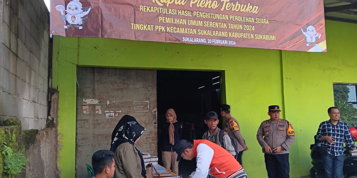 Sinergitas TNI-Polri dalam Pengamanan Rapat Pleno PPK Kec. Sukalarang
