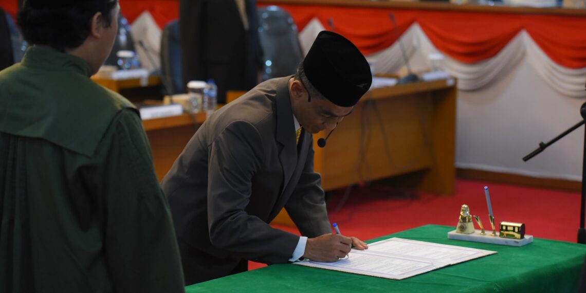 Gantikan Ivan, Gundar Qolyubi Resmi Jadi Anggota DPRD Kota Sukabumi