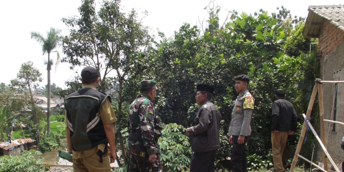 Sinergitas TNI-POLRI Bhabinkamtibmas Babinsa Kelurahan Citamiang melaksanakan sambang Tokoh Masyarakat