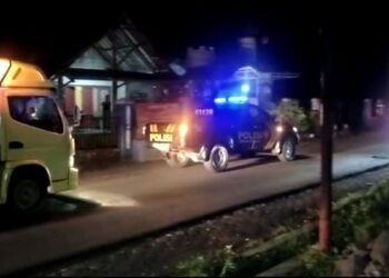Usai Rekapitulasi, Personel Gabungan TNI POLRI di Kecamatan Cireunghas Kawal Pergeseran Logistik dari PPK Menuju Gudang KPUD Kabupaten Sukabumi