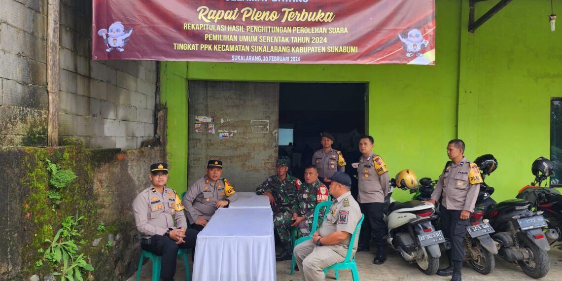 Polsek Sukalarang, Pimpin PAM Pengamanan Lanjutan Rapat Pleno Rekapitulasi Penghitungan Suara Tingkat Kecamatan Sukalarang