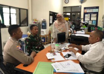 Sinirgitas TNI-POLRI Bhabinkamtibmas bersama  Babinsa Kelurahan Tipar Koordinasi dengan Staf Kelurahan Tipar
