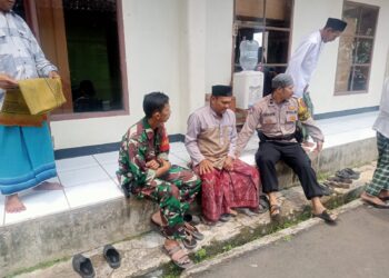 Datangi Warga Langsung, Babinkamtibmas Berikan Himbauan Gukamtibmas