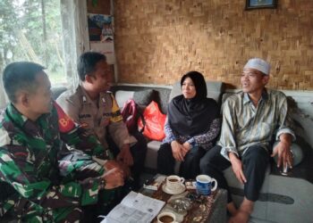 Bhabinkamtibmas Bersinergi dengan Babinsa Sambangi Warga Untuk Tingkatkan Harkamtibmas