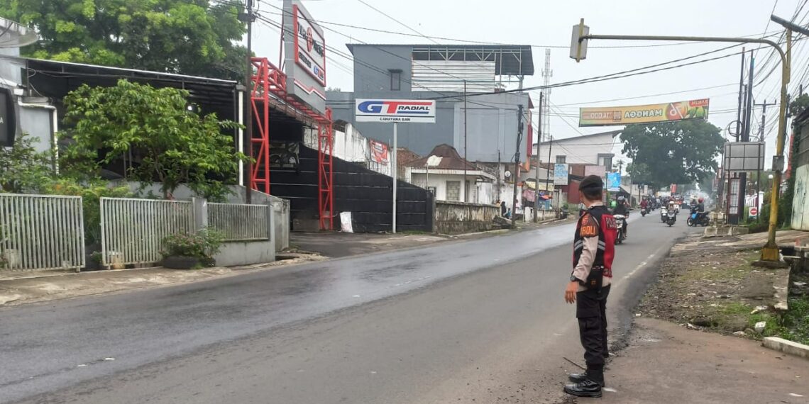 Berikan Pelayanan Prima Anggota Polsek Lembursitu Rutin Gatur Pagi