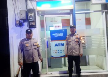Polisi Polsek Sukalarang Patroli Malam Hari Kontrol ATM BRI Cegah Kejahatan Perbankan