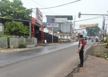 Berikan Pelayanan Prima Anggota Polsek Lembursitu Rutin Gatur Pagi