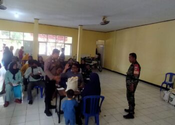Bhabinkamtibmas Lakukan Pengamanan Penyaluran Beras Cadangan Pangan Pemerintah (PBCPP)