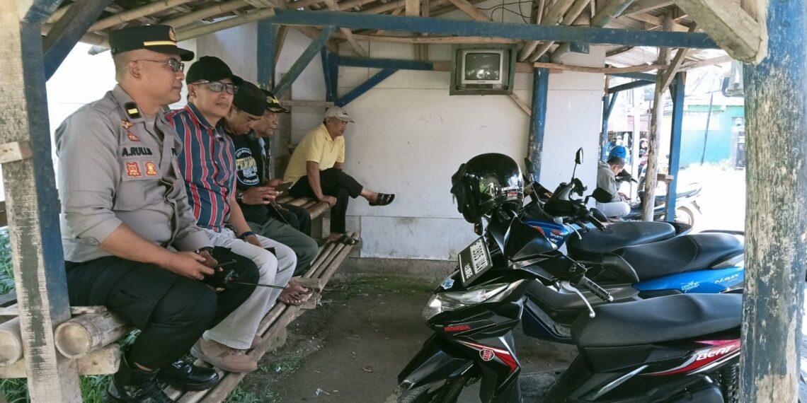 Kunjungi Ojeg Pangkalan, Kanit Patroli Samapta Polsek Cireunghas Polres Sukabumi Kota Himbau Tidak Gunakan Knalpot Yang Tidak Sesuai Spesifikasi Tekhnis