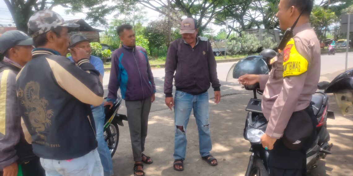 Giat Sambang / Silaturahmi Kamtibmas Jadi Upaya Cooling System Polsek Baros Polres Sukabumi Kota