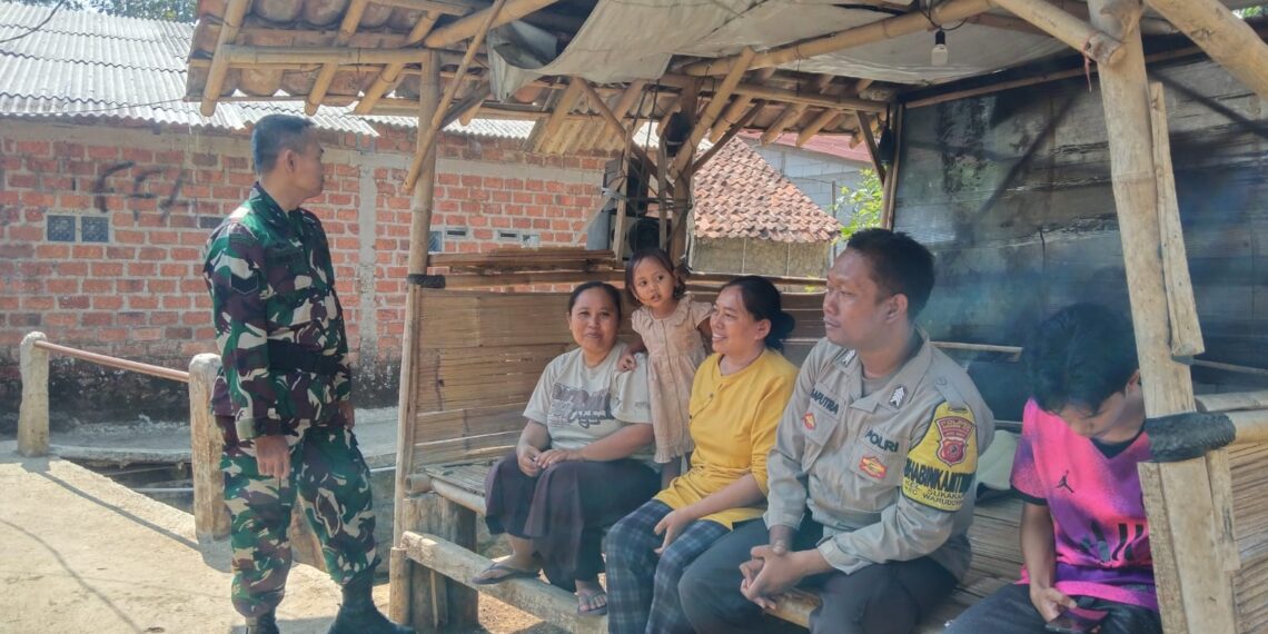 Bhabinkamtibmas Bersinergi dengan Babinsa Sambangi Warga Untuk Tingkatkan Harkamtibmas