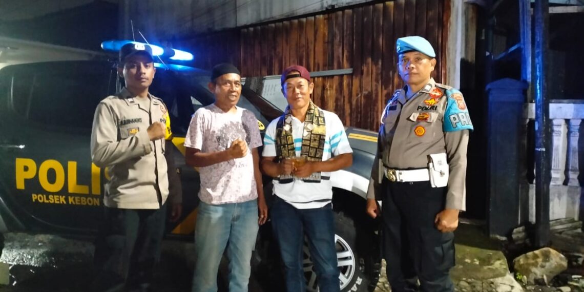 Polsek Kebonpedes Patroli Pemukiman di Kampung Cimuncang untuk Antisipasi Pencurian