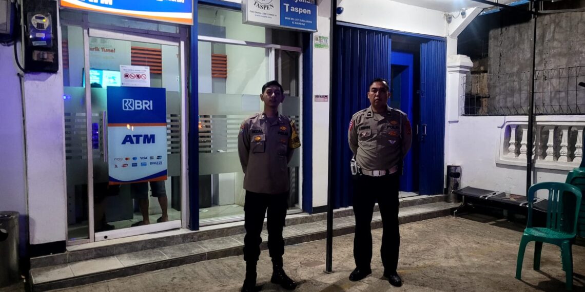 Polisi Polsek Sukalarang Patroli Malam Hari Kontrol ATM BRI Cegah Kejahatan Perbankan