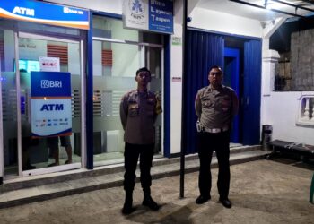Polisi Polsek Sukalarang Patroli Malam Hari Kontrol ATM BRI Cegah Kejahatan Perbankan