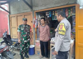 Masuknya Musim Hujan, Senergitas TNI – Polri Bhabinkamtibmas Himbau Warga Waspada Bencana Alam