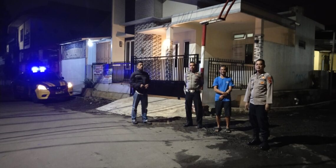 Cegah Kejahatan dan Gangguan Kamtibmas, Polsek Cikole Laksanakan Patroli Malam Hari