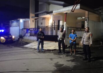 Cegah Kejahatan dan Gangguan Kamtibmas, Polsek Cikole Laksanakan Patroli Malam Hari