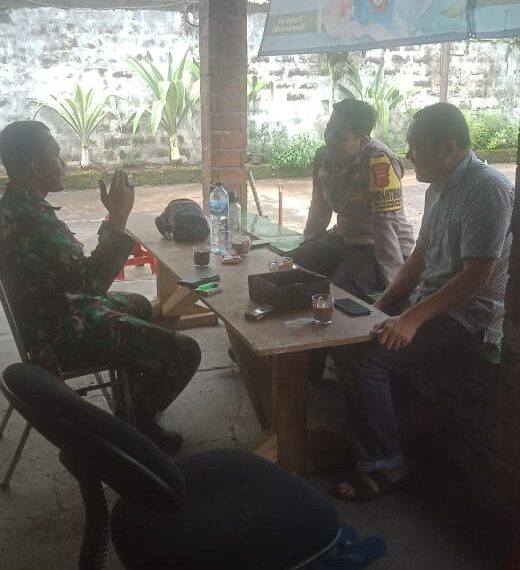 Dekati warga Babinkamtibmas bersinergi dengan Babinsa Sambangi Warga dan Berikan Imbauan Kamtibmas