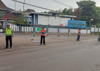 Pelaksanaan Gatur Lalin Pagi, Bentuk Pelayanan Personil Polsek Baros Kepada Masyarakat