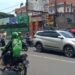 Panit Lantas Polsek Cikole Berikan Pelayanan Kepada Warga Masyarakat Di Pagi Hari