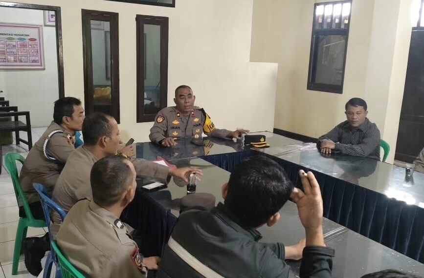Polsek Baros Gelar Anev Mingguan Pagi Sebagai Bentuk Evaluasi Kinerja dan Menggalang Situasi Kamtibmas di Wilayah hukum Polsek Baros