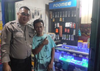 Unit Samapta Polsek Kebonpedes Patroli Pertokoan Di Kampung Ciseke Antisipasi Kejahatan Malam Hari