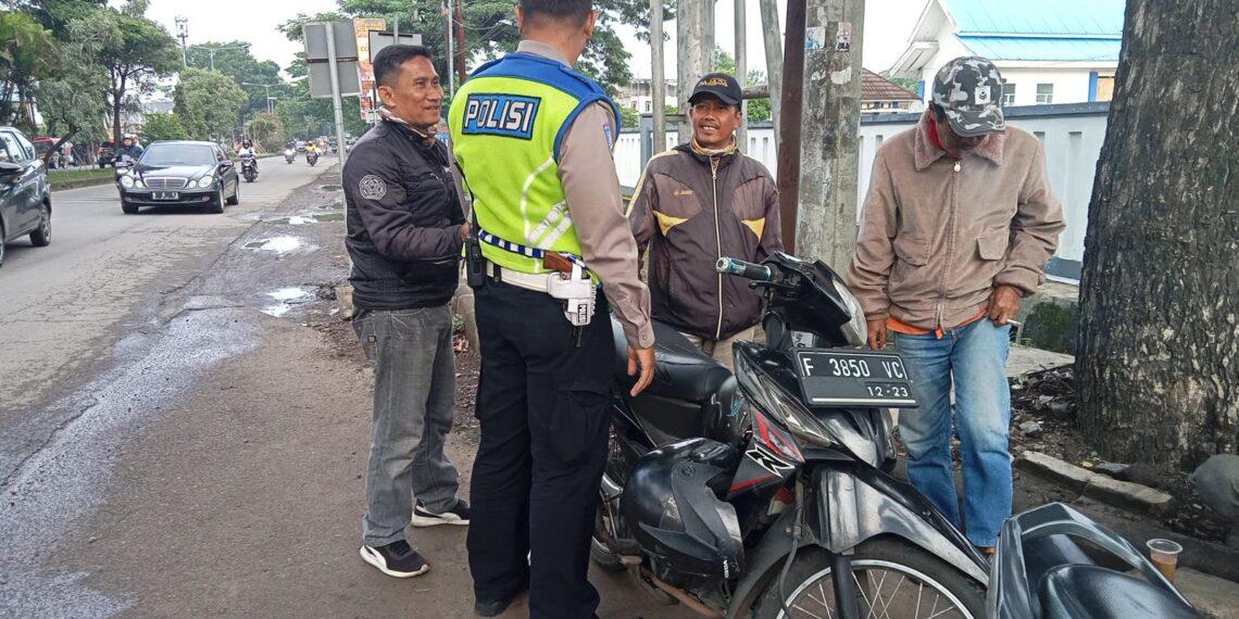 Polsek Baros Laksanakan Dikmas dan Beri Imbauan Kamtibcarlantas Kepada Ojeg