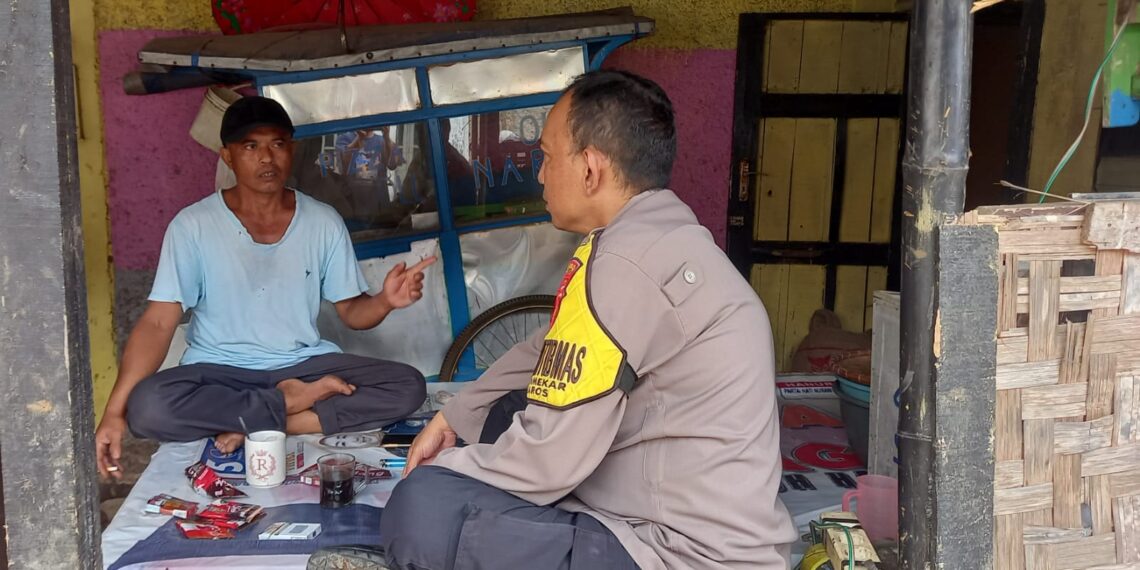 Bhabinkamtibmas Polsek Baros Laksankan Giat Silaturahmi dan Dialogis dengan Ketua RW 01