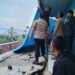 Bhabinkamtibmas Polsek Cireunghas Kerja Bakti Bersihkan Tanah Longsor Di Rumah Warga