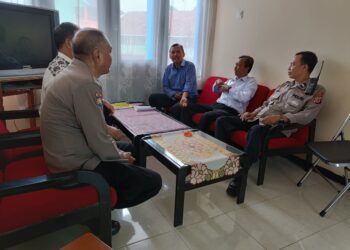 Jaga Silaturahmi Antara Sekolah dengan Pihak Kepolisian, Polsek Sukaraja Laksanakan Giat Sambang