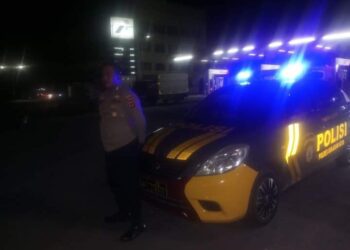 Tekan Kriminalitas dan Gangguan, Unit Samapta Polsek Cisaat Laksanakan Patroli Malam
