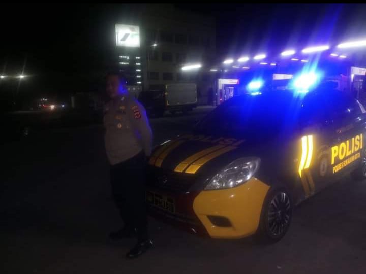 Tekan Kriminalitas dan Gangguan, Unit Samapta Polsek Cisaat Laksanakan Patroli Malam