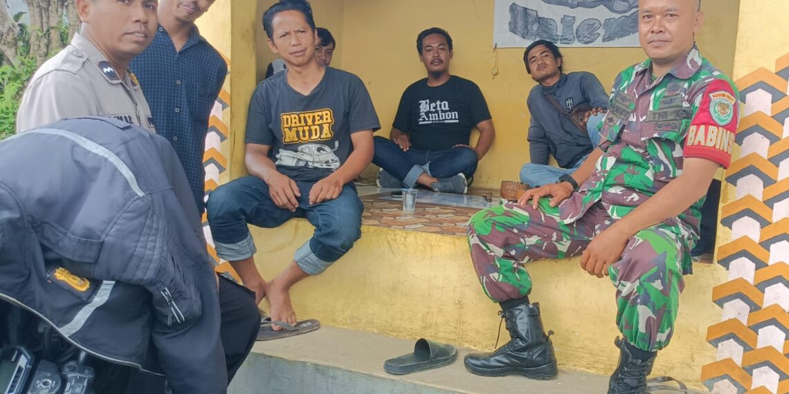 Bhabinkamtibmas Polsek Sukaraja bersama Babinsa Koramil Sukaraja Lakukan Giat Sambang Pada Warga Binaannya