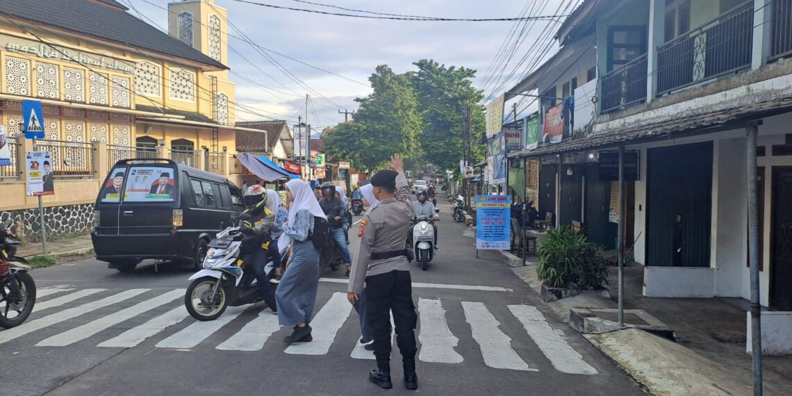 Polsek Citamiang Gatur Pagi Hari Sebagai Bentuk Pelayanan Kepada Masyarakat
