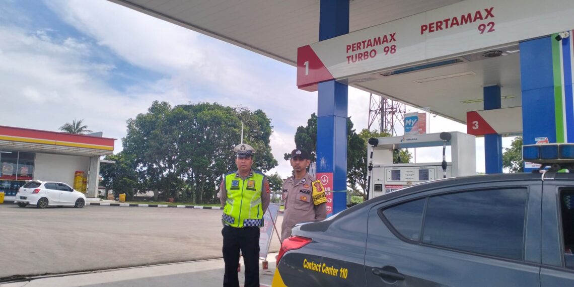 Cegah Gangguan Kamtibmas di Pom Mini Polsek Sukalarang Laksanakan Patroli Dialogis