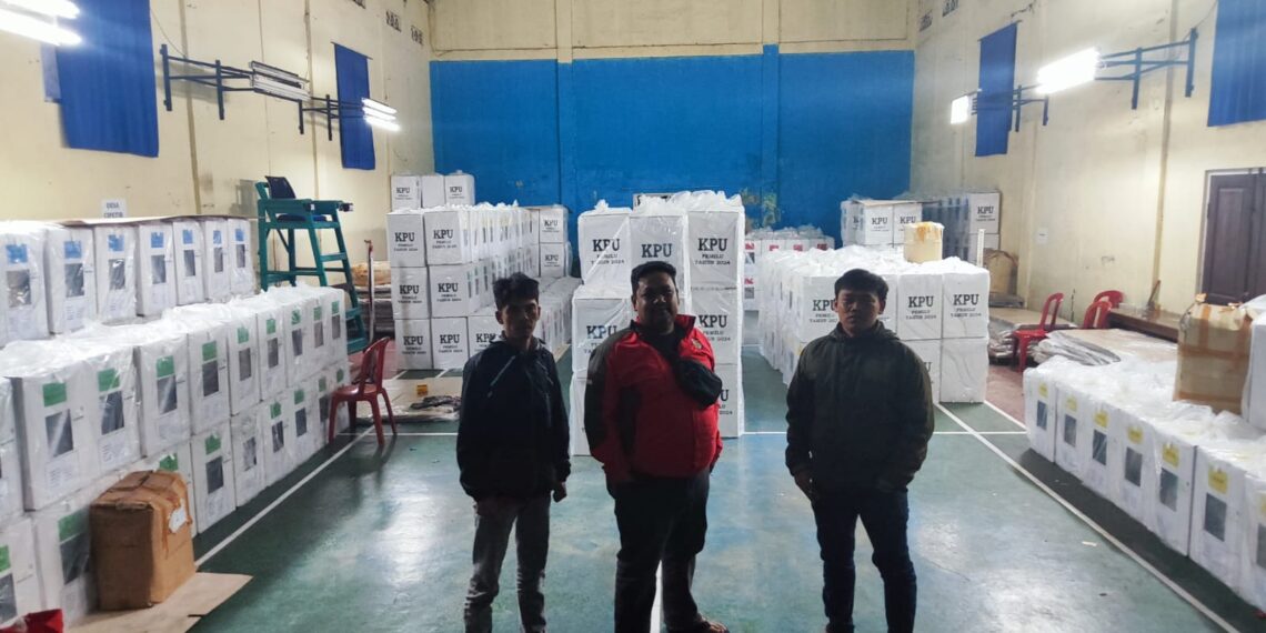 Cek dan Kontrol Gudang Logistik Pemilu 2024, Polsek Kaduadampit Lakukan Patroli dan Pastikan Keamanan Gudang Logistik