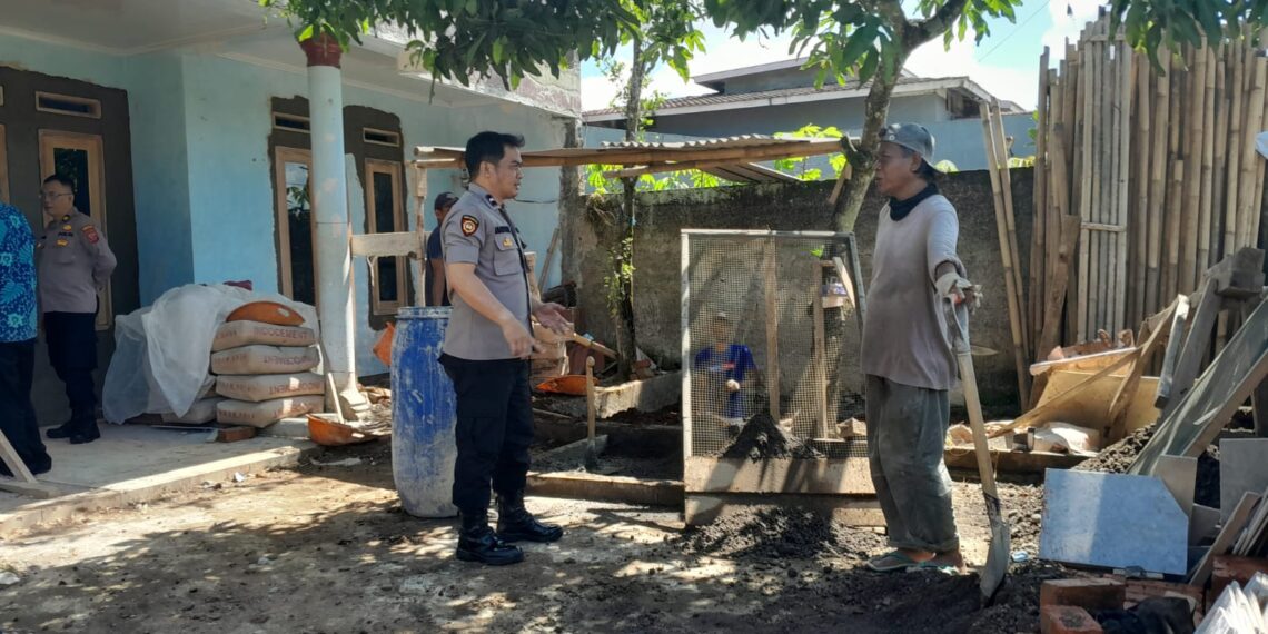 Anggota Samapta Polsek Warudoyong Ciptakan Rasa Aman Lakukan Patroli Dialogis