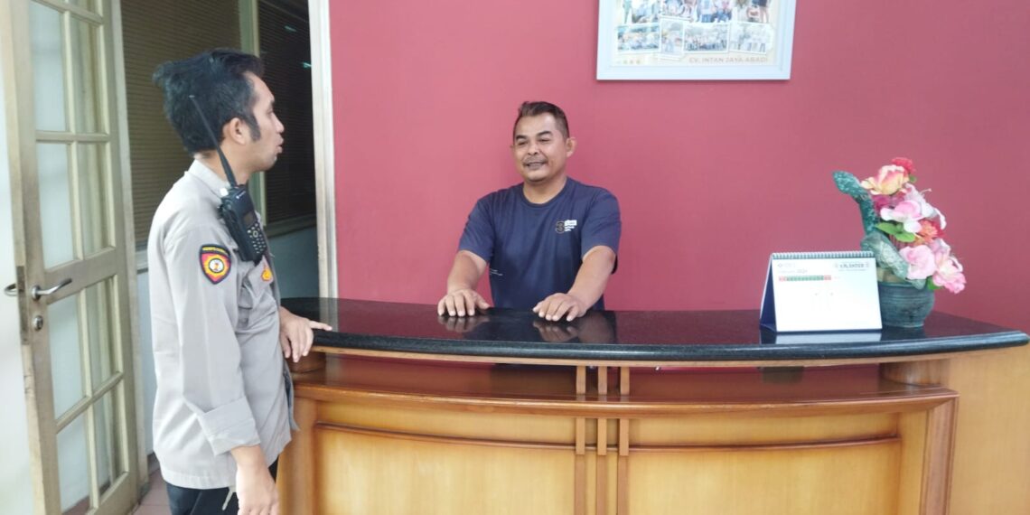 Anggota Polsek Citamiang Lakukan Patroli Dialogis dan Jalin Silaturahmi Untuk Ciptakan Keamanan dan Ketertiban