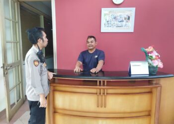 Anggota Polsek Citamiang Lakukan Patroli Dialogis dan Jalin Silaturahmi Untuk Ciptakan Keamanan dan Ketertiban
