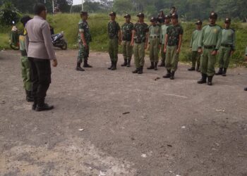 Bhabinkamtibmas Polsek Cireunghas dan Babinsa Beri Pelatihan Pada Personel SatLinmas Dalam Rangka Jelang Pemilu 2024