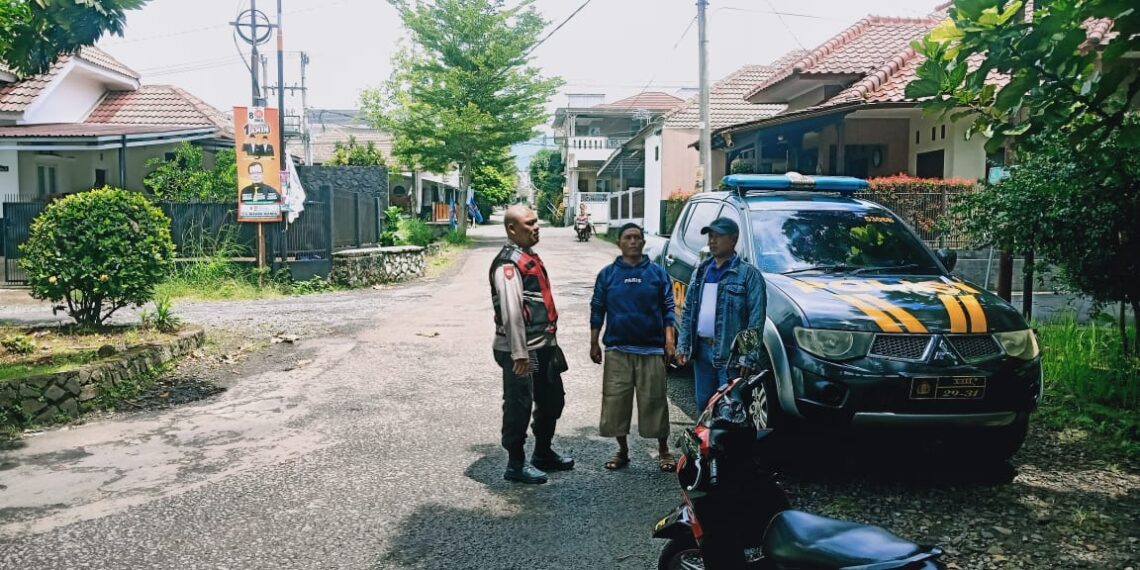 Unit Samapta Polsek Cibeureum Lakukan Patroli Dialogis dan Berikan Pesan Kamtibmas Jelang Pemilu 2024