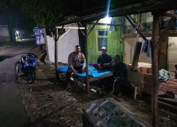 Sampaikan Pesan Kamtibmas Polsek Kadudampit Patroli Dialogis Secara Rutin