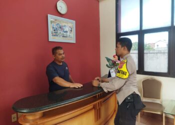 Untuk Ciptakan Keamanan dan Ketertiban Anggota Polsek Citamiang Lakukan Patroli Dialogis dan Jalin Silaturahmi