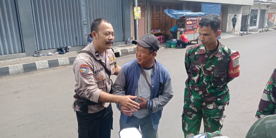 Datangi Warga Langsung, Babinkamtibmas Berikan Himbauan Gukamtibmas